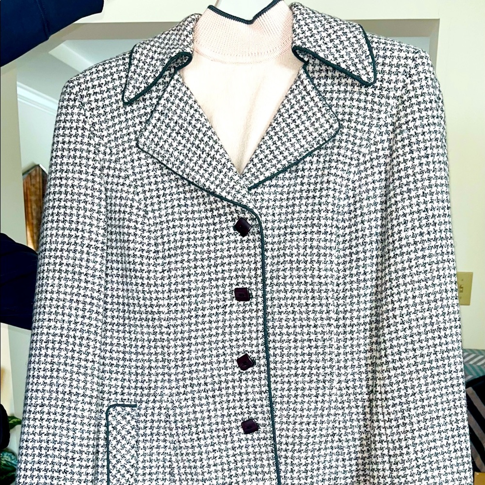 Dress barn jacket size 10 with Ann Taylor loft skirt .  Size 10. Gray pinks